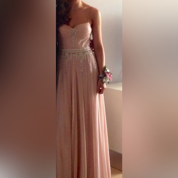 Mignon beaded rose gown - Picture 8 of 9